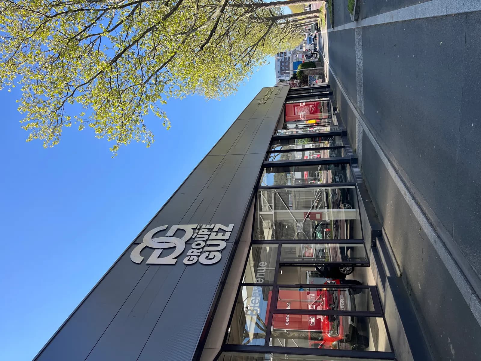 Devanture de la concession Groupe Guez